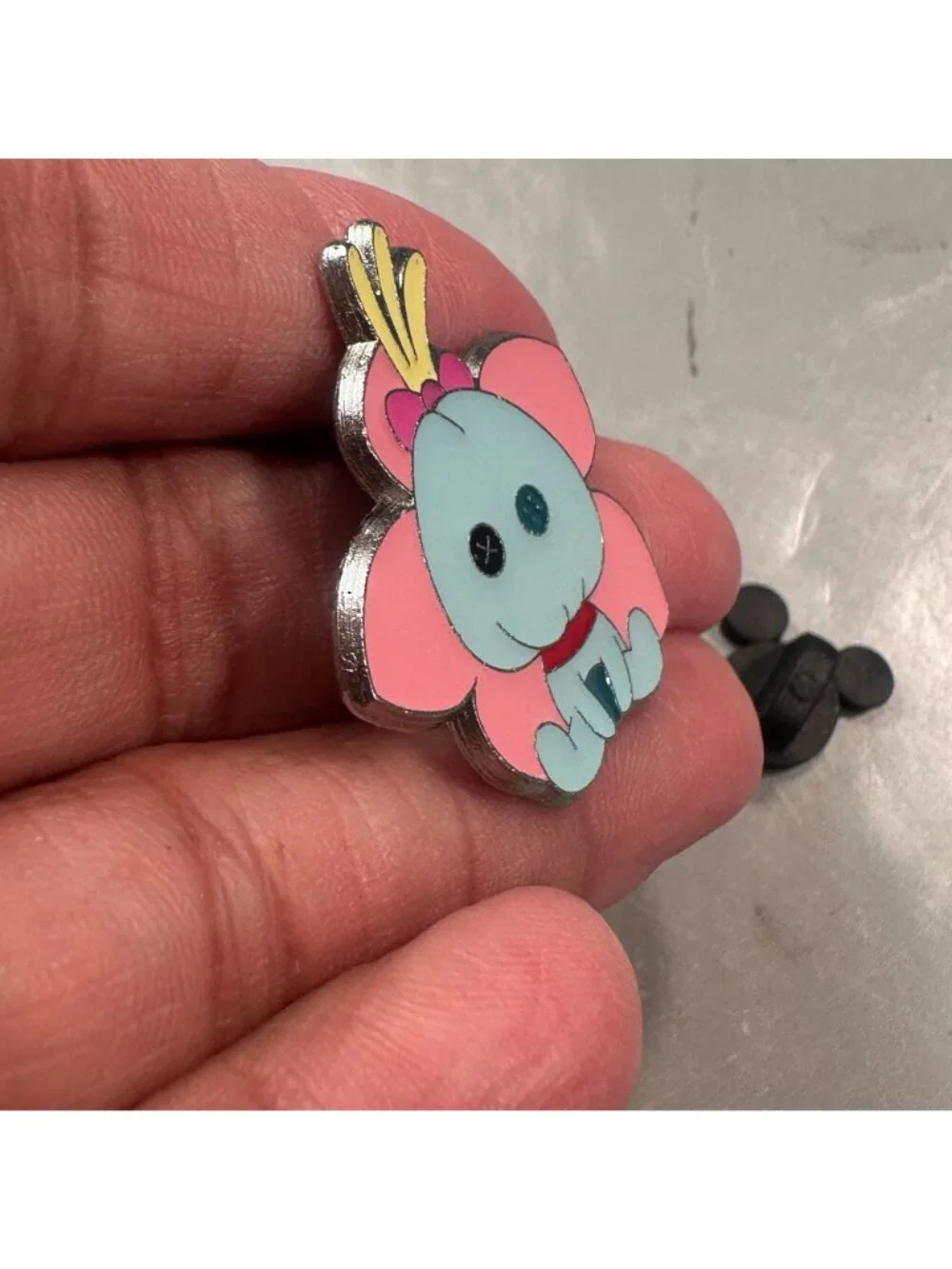 Disney Scrump Lilo Stitch Trading Pin Pink Flower Badge Jewelry